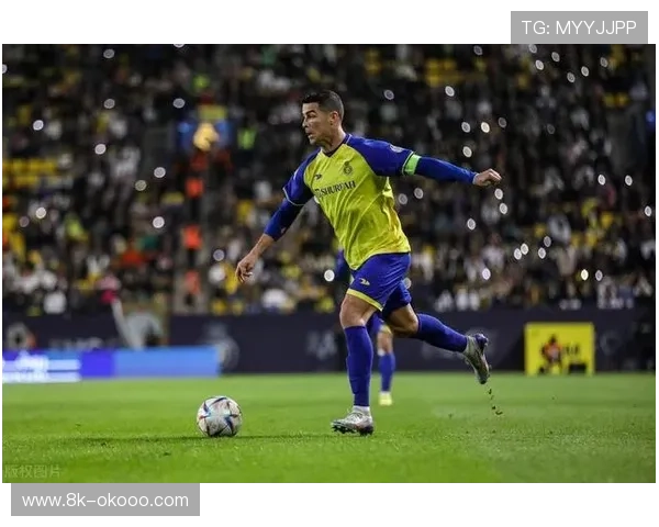 C罗亮相沙特联赛全明星赛,现场指导年轻球员射门技巧 C罗亮相沙特联赛全明星赛,现场指导年轻球员射门技巧